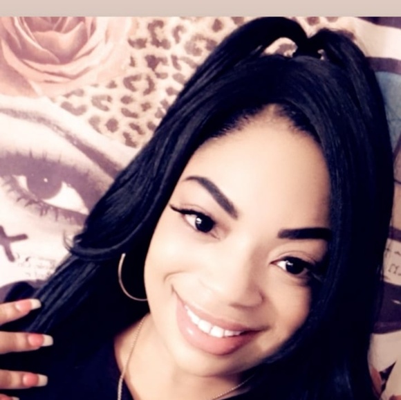 Meet your Posher, Curtisha - Picture 1 of 1